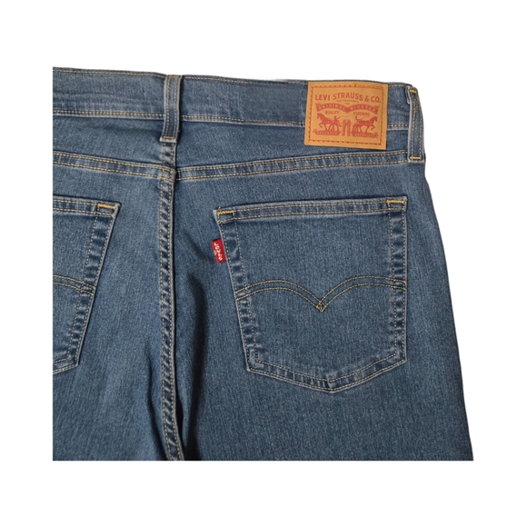 Levi's 724 Women's High Rise Straight Crop Jeans - Picture 5 of 9